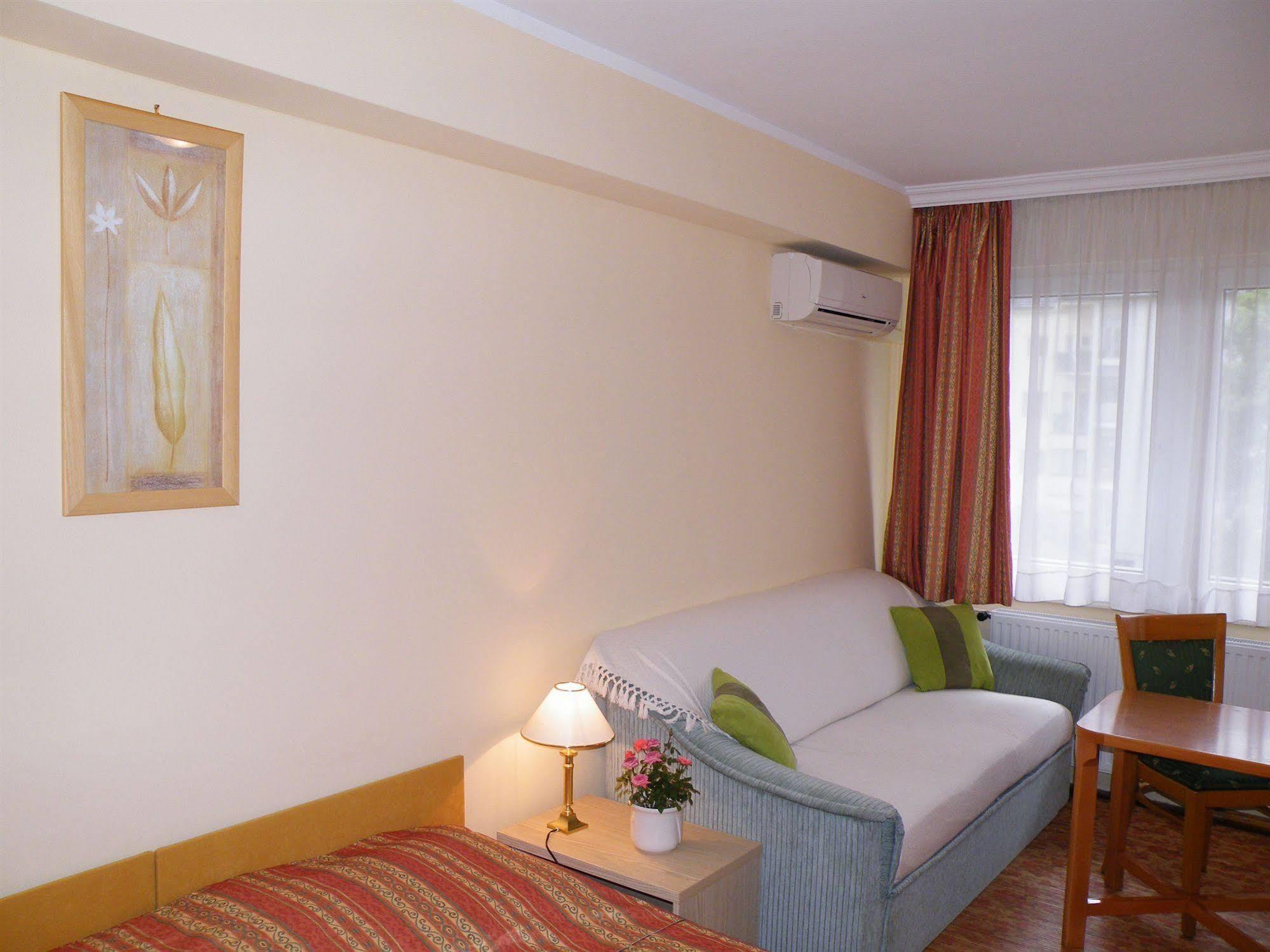 Apartment Buda Budapest Exteriör bild
